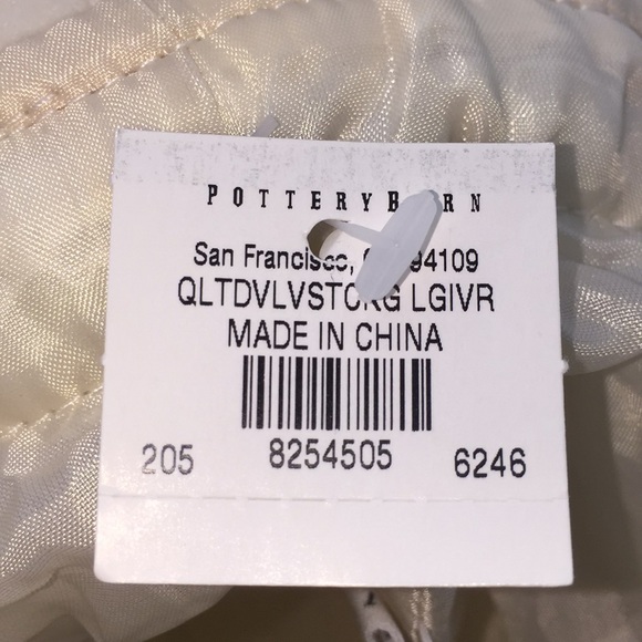 Pottery Barn Velvet Christmas Stocking Monogrammed Leera - Picture 4 of 12